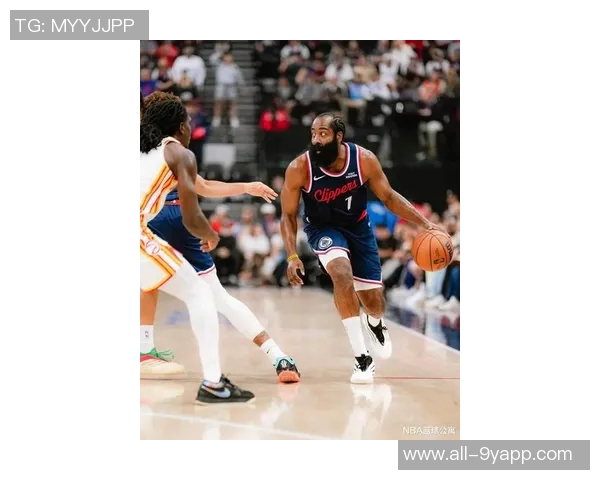 哈登首节表现抢眼送出8助攻3分3篮板助力球队攻防转换