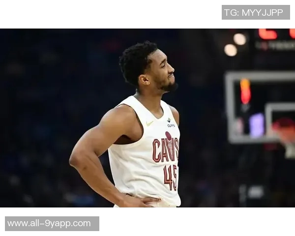 双枪状态低迷米切尔与加兰合力35投仅中14次贡献44分10助攻